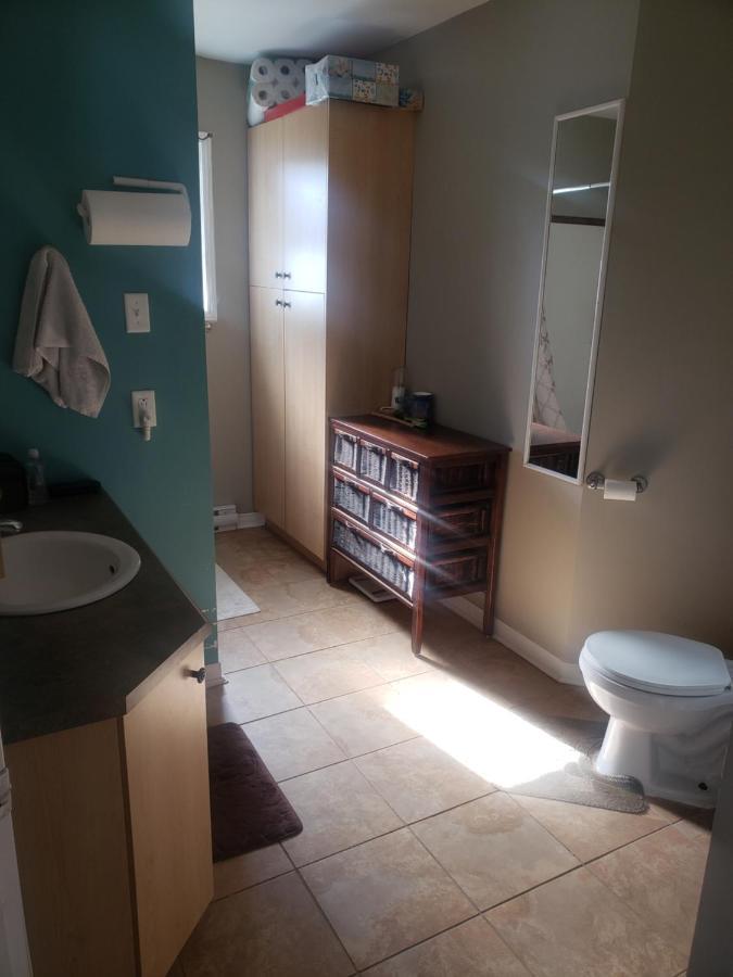 Guests Room For Rent / Chambre Prive Dans Maison Partager Maria Exterior photo