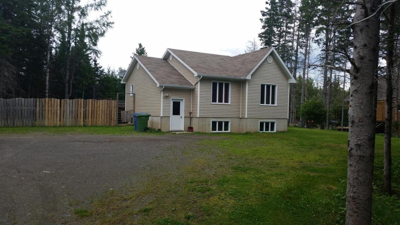 Guests Room For Rent / Chambre Prive Dans Maison Partager Maria Exterior photo